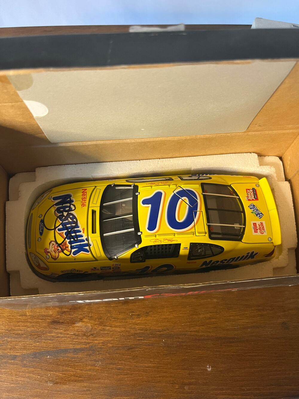 SIGNED Team Caliber Preferred 1:24 NASCAR #10 Nestle Nesquik Jeff Green 2001